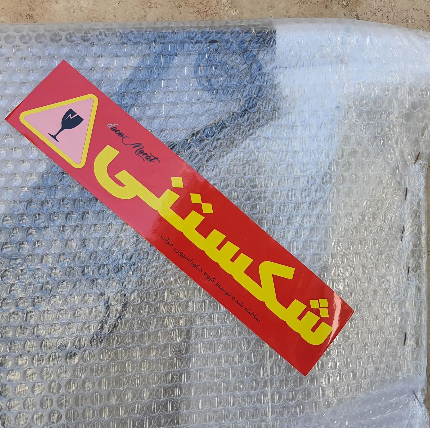 استند گلدان ایستاده دکومرآت مدل سرو ظرفیت 9 گلدان سایز متوسط، ساخته شده از آهن با جوش CO2، رنگ کورهای الکترواستاتیک، مقاوم در برابر خش و رطوبت، مناسب گلهای آپارتمانی و فضای باز، مونتاژ آسان بدون نیاز به ابزار