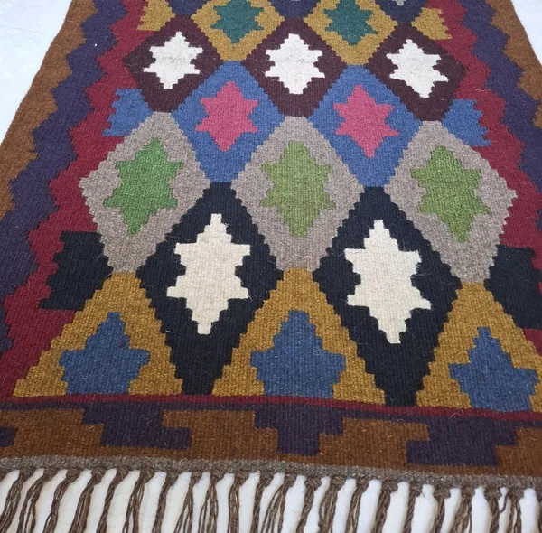 گلیم دستباف 2 متری طرح اردبیل مدل ستاره زمینه قرمز لاکی