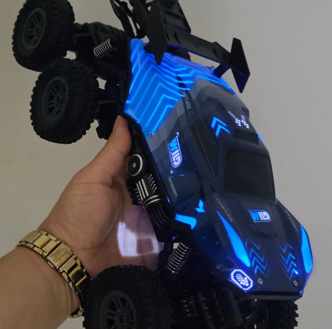 ماشین بازی کنترلی ناب سل مدل آفرود فنری چراغدار دودزا شارژی 6 چرخ 6 کانال کد SPRAY CLIMBING CAR SCALE 1:16 LIGHT FUNCTION 27 MHZ RADIO OPERATION