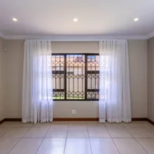 پرده نوین پرده خورشید مدل حریر مینیمال سایز 280 × 270 سانتی‌متر