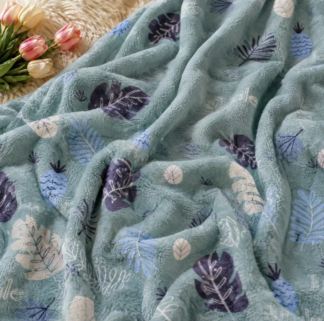 پتو مسافرتی 1 نفره مدل برگ مینیمال سایز 160×220 سانتیمتر