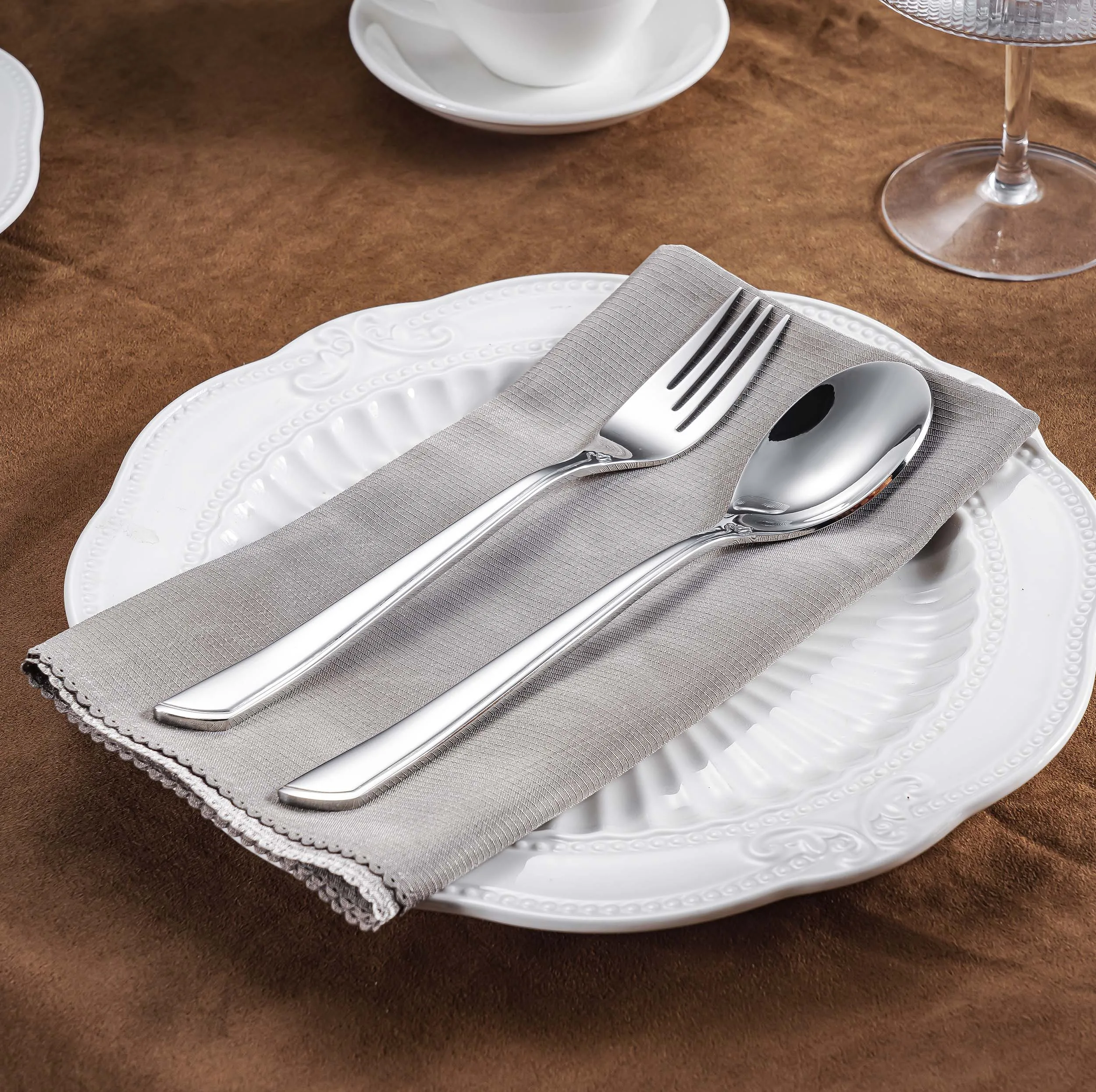 سرویس قاشق و چنگال 15 پارچه جی فی نی مدل G-252