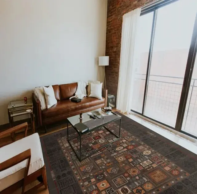 فرش ماشینی 1000 شانه هانوکس زمینه طوسی حاشیه چند رنگ مدل مدرن کد HAM.976.2