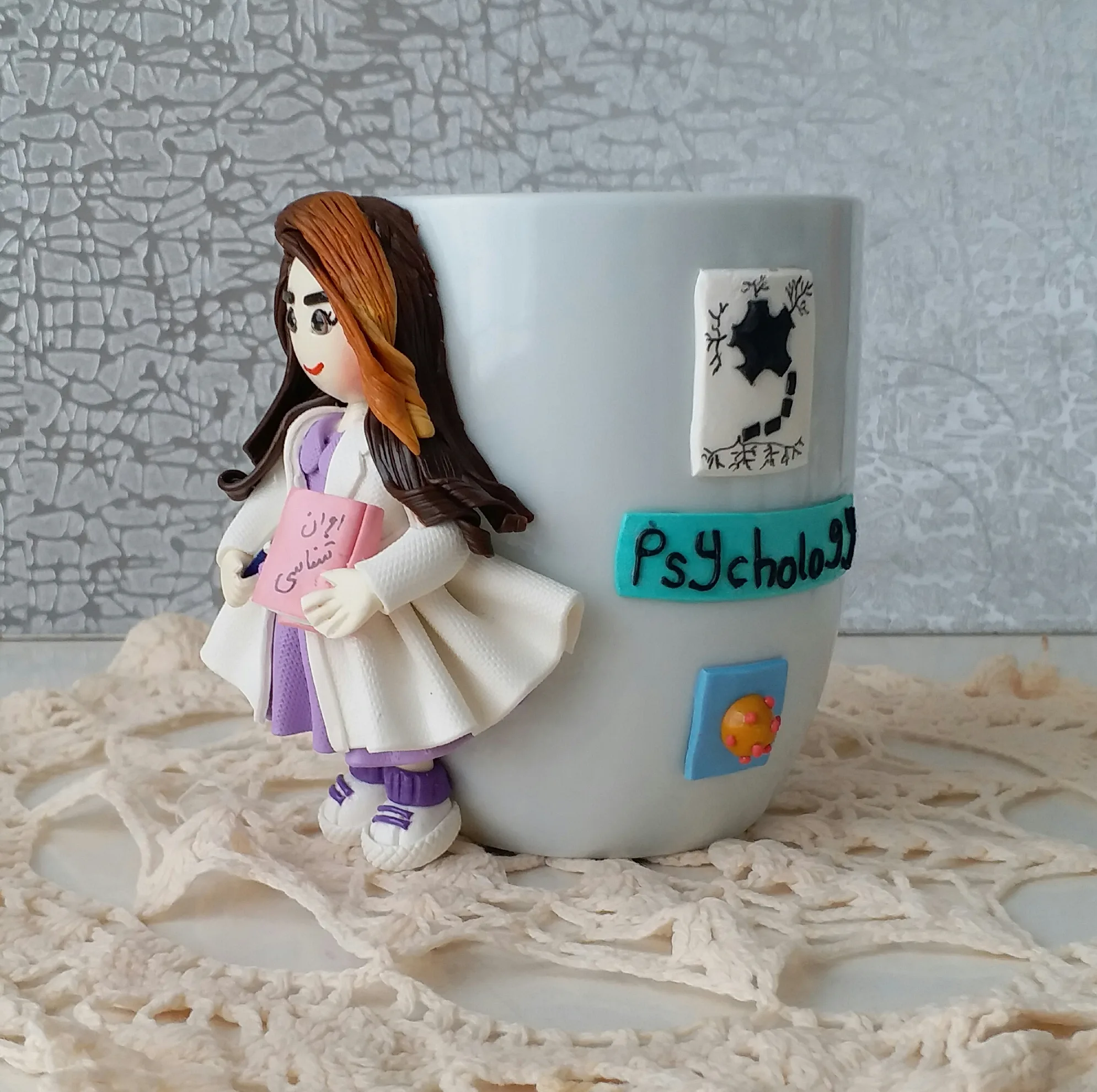 ماگ سرامیکی مدل دختر روان شناس کد 01019