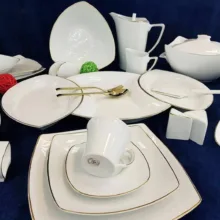 سرویس غذاخوری 105 پارچه چینی پردیس مدل لب طلا