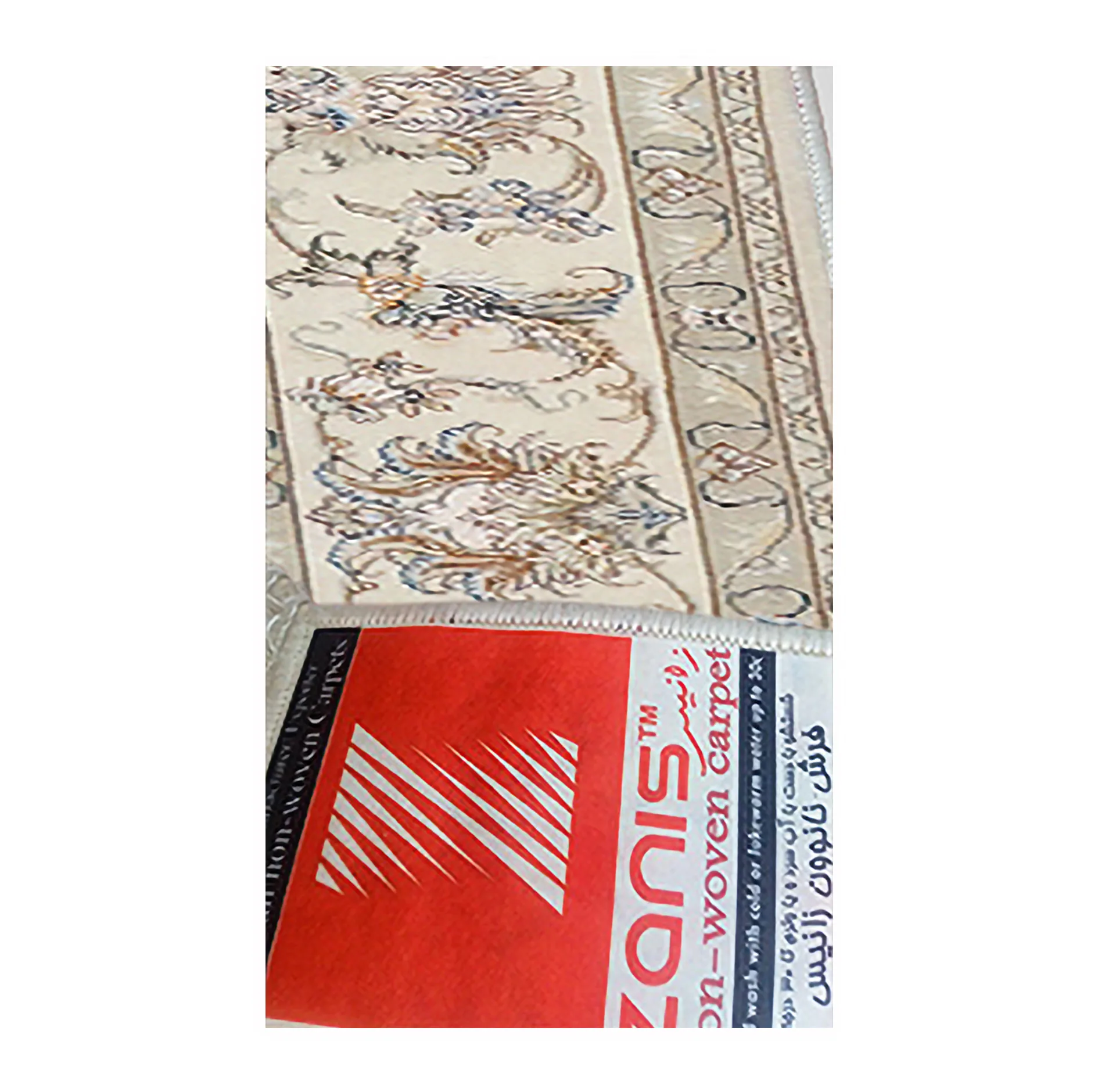 فرش ماشینی زانیس مدل سنتی طرح اصفهان زمینه کرم