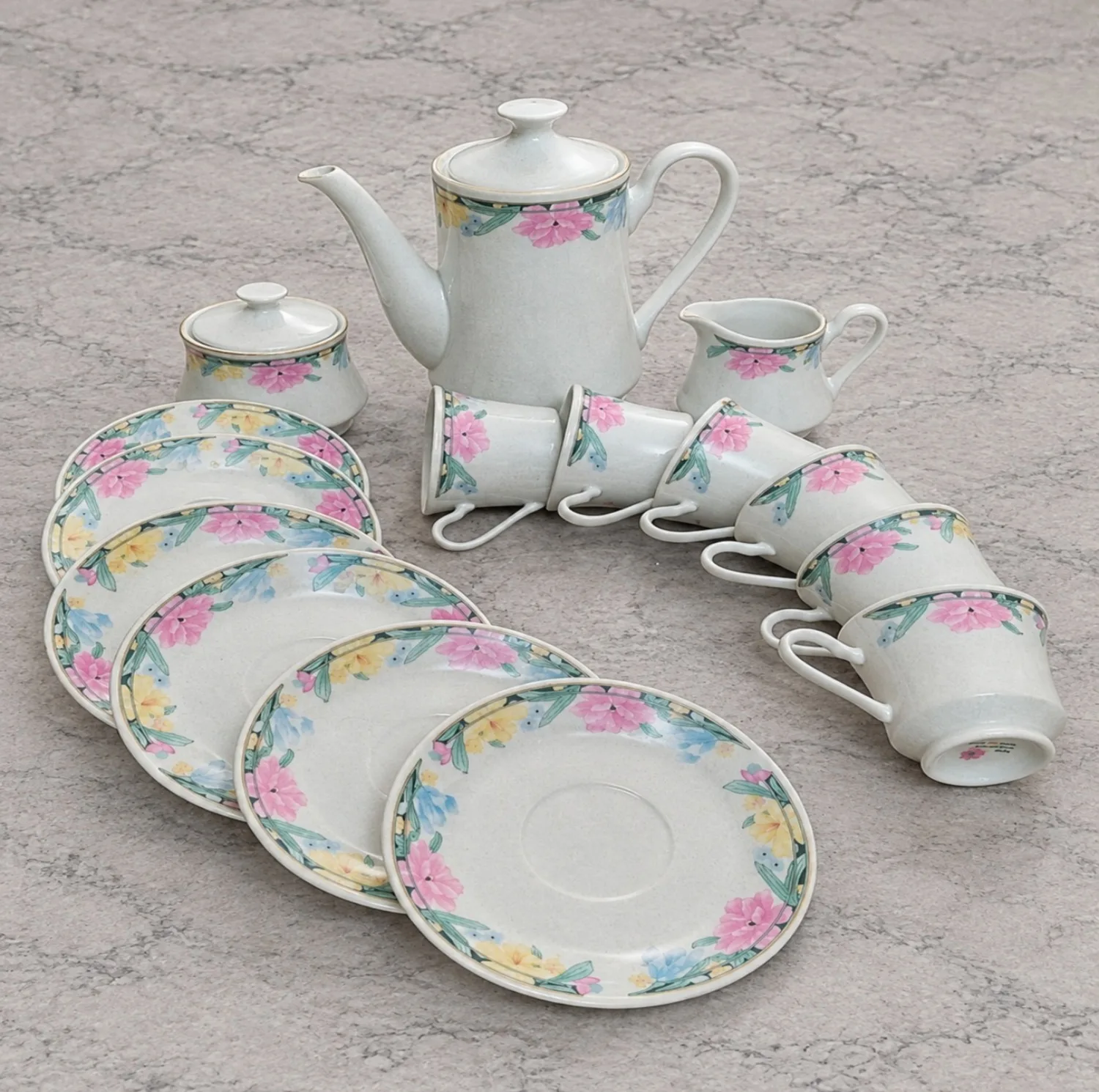 سرویس چای خوری ۱۷ پارچه ۶ نفره مدل گل رز کد ۱۲۱۵