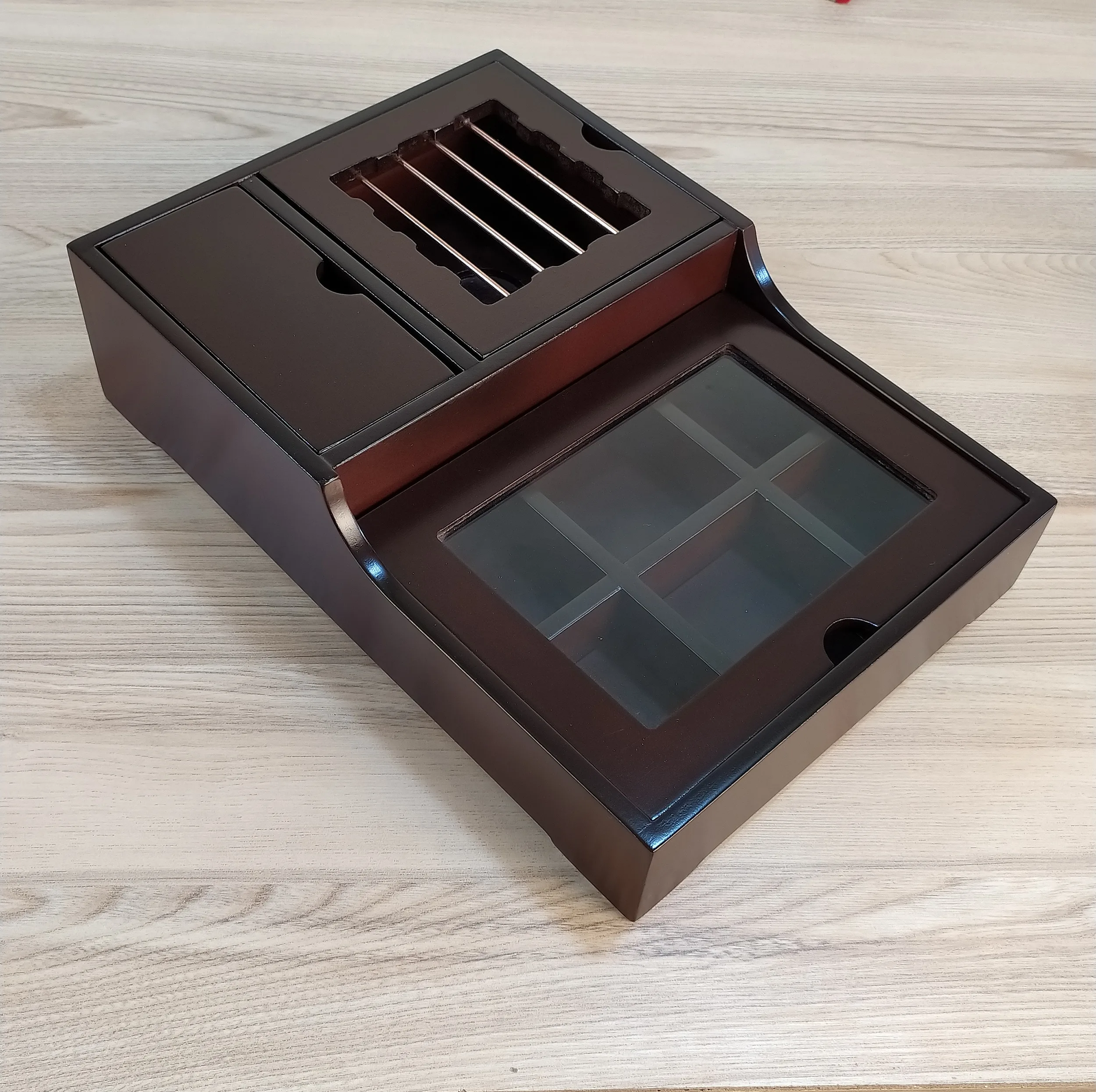 جعبه پذیرایی تی بگ وارمر پله کد 1، جنس MDF، مناسب گرم نگهداشتن دمنوش و چای، دارای 6 پارت کوچک برای تنقلات و چای و 1 پارت بزرگ برای نبات و نسکافه