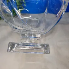 آجیل‌خوری کریستال بلور مدل اسکوئر پایه‌دار، مناسب سرو تنقلات و شستشو با دست و ماشین ظرفشویی