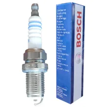 شمع خودرو بوش مدل تک پلاتین کد FR7DC +8 پایه کوتاه بسته 4 عددی