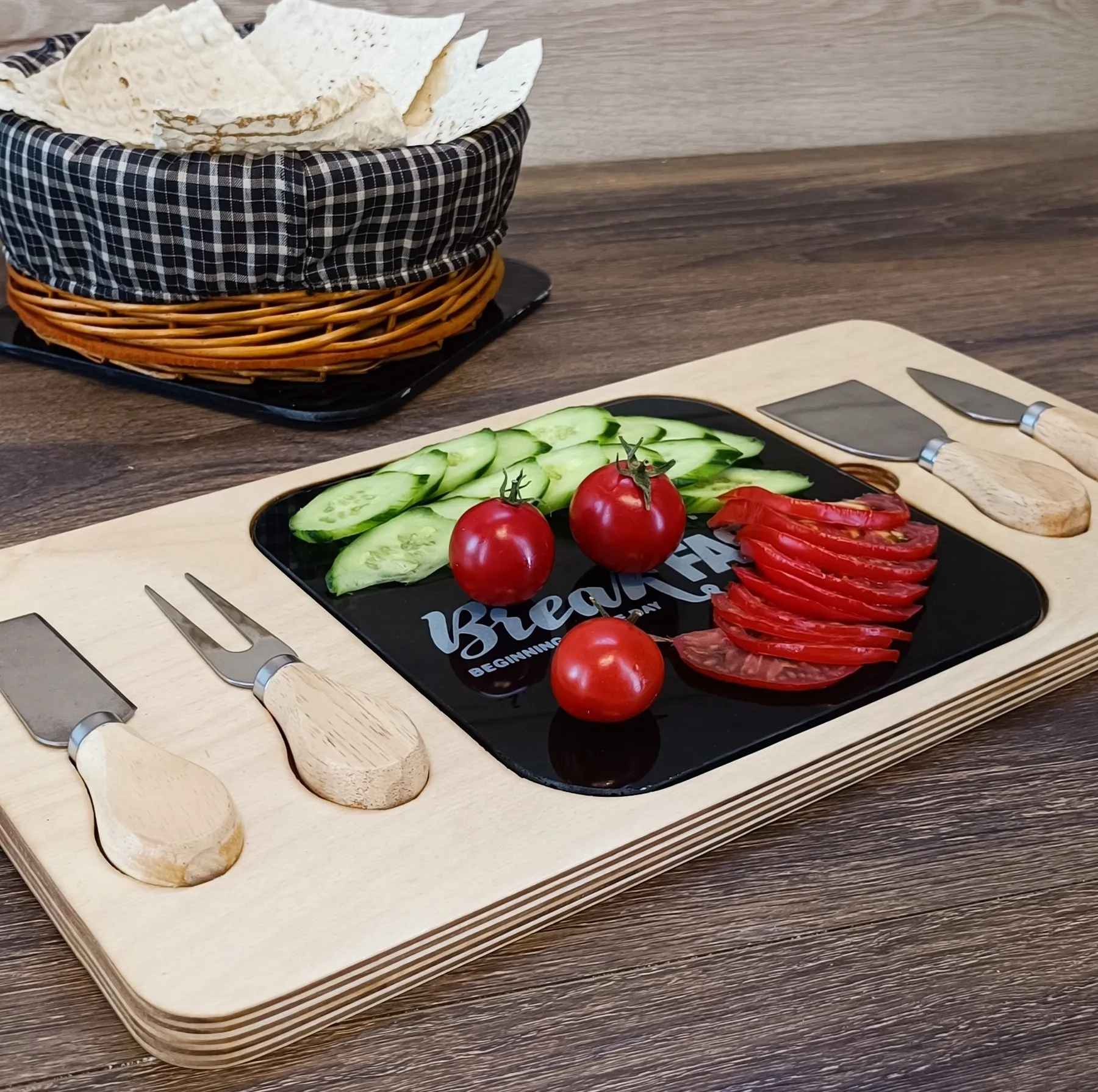 تخته سرو صبحانه خوری رایکا کد 001 به همراه کارد صبحانه خوری