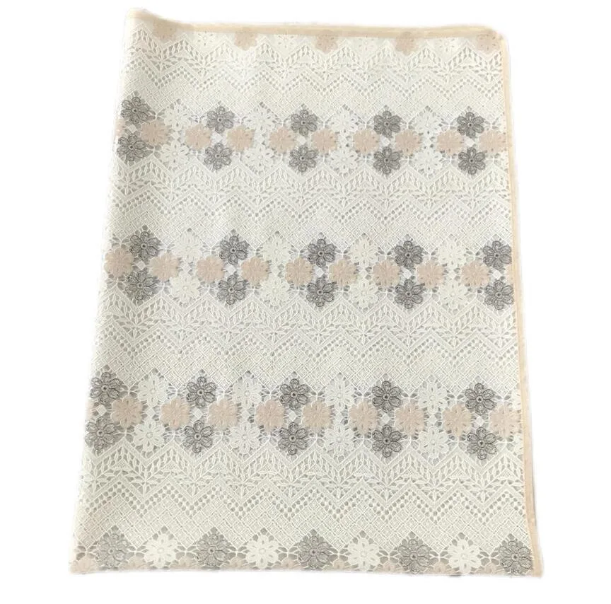 سفره 8 نفره مدل رویال طرح گیپور کد 01 سایز 140×140 سانتی متر