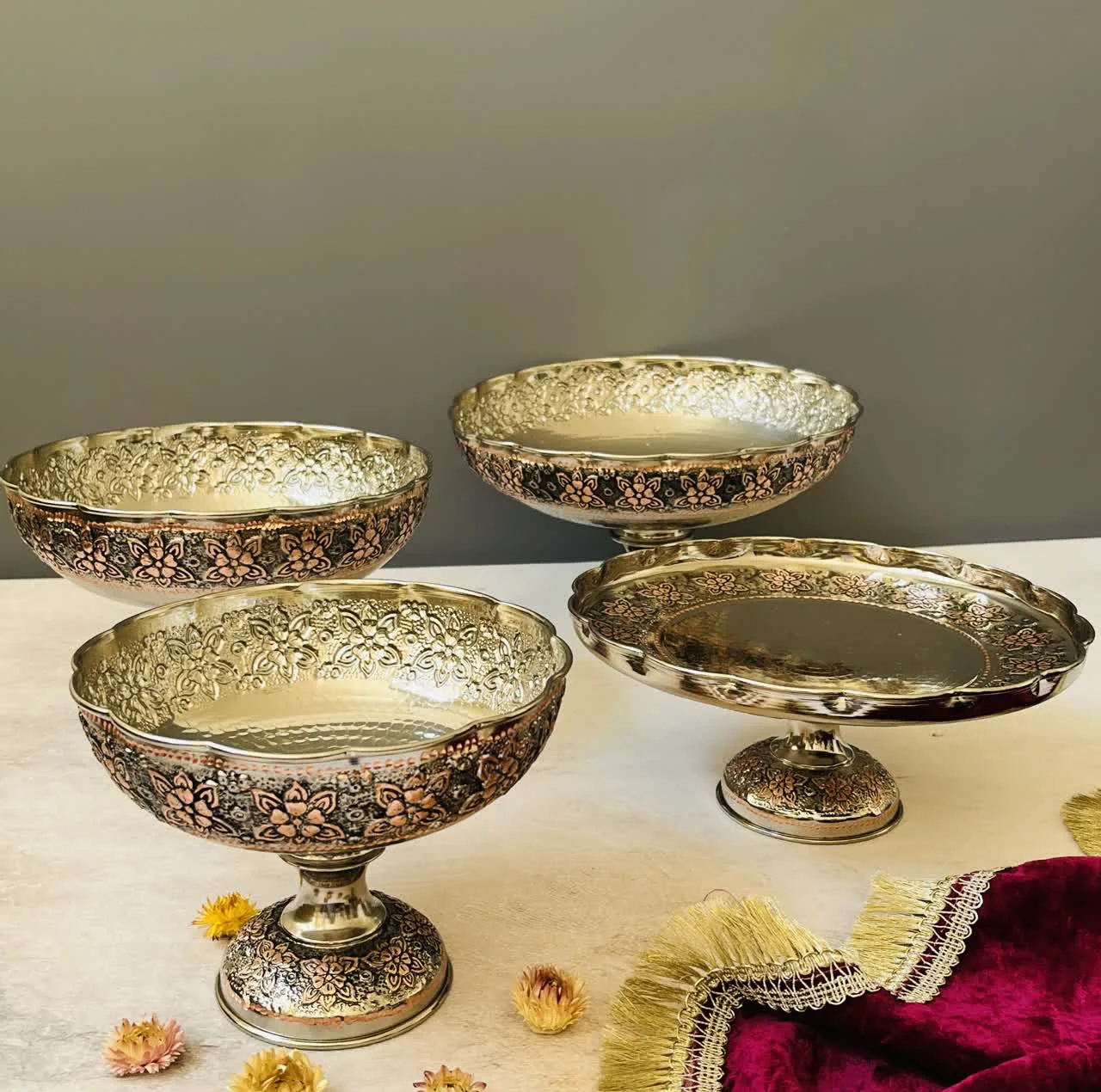 ست پذیرایی مسی مدل قلم زنی کد ZH320.14 مجموعه چهار عددی