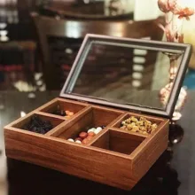 جعبه پذیرایی چوبی رایکا مدل A5 با 5 قسمت مجزا، غیرقابل شستشو، دارای محفظه چای و دمنوش و محفظه تنقلات یا نسکافه فوری، ابعاد 20×6.5×30 سانتی‌متر