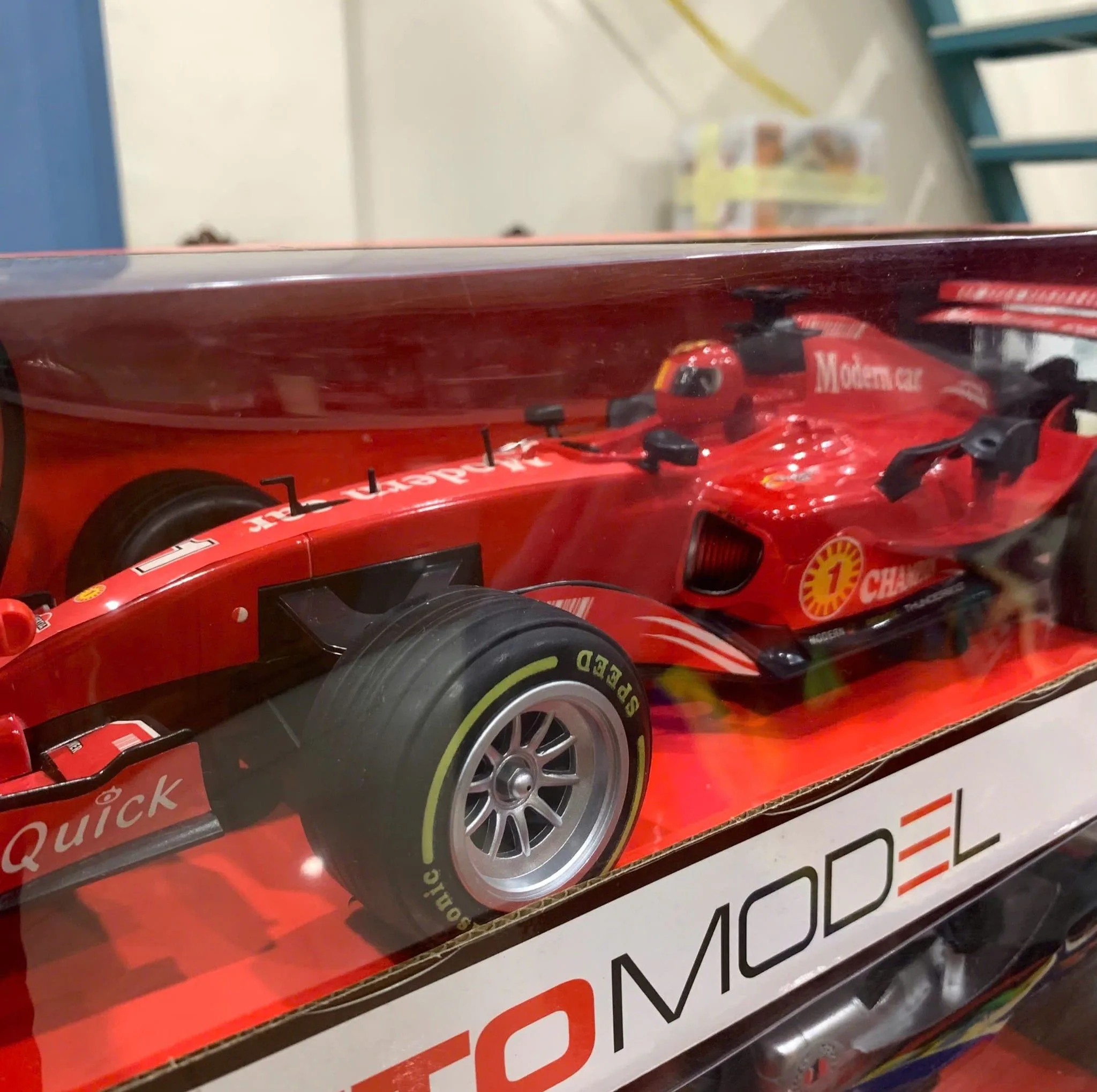 ماشین کنترلی فرمول یک مدل Racing Formula Car با باتری شارژی، چرخهای لاستیکی و ابعاد 420 × 150 × 100 میلیمتر
