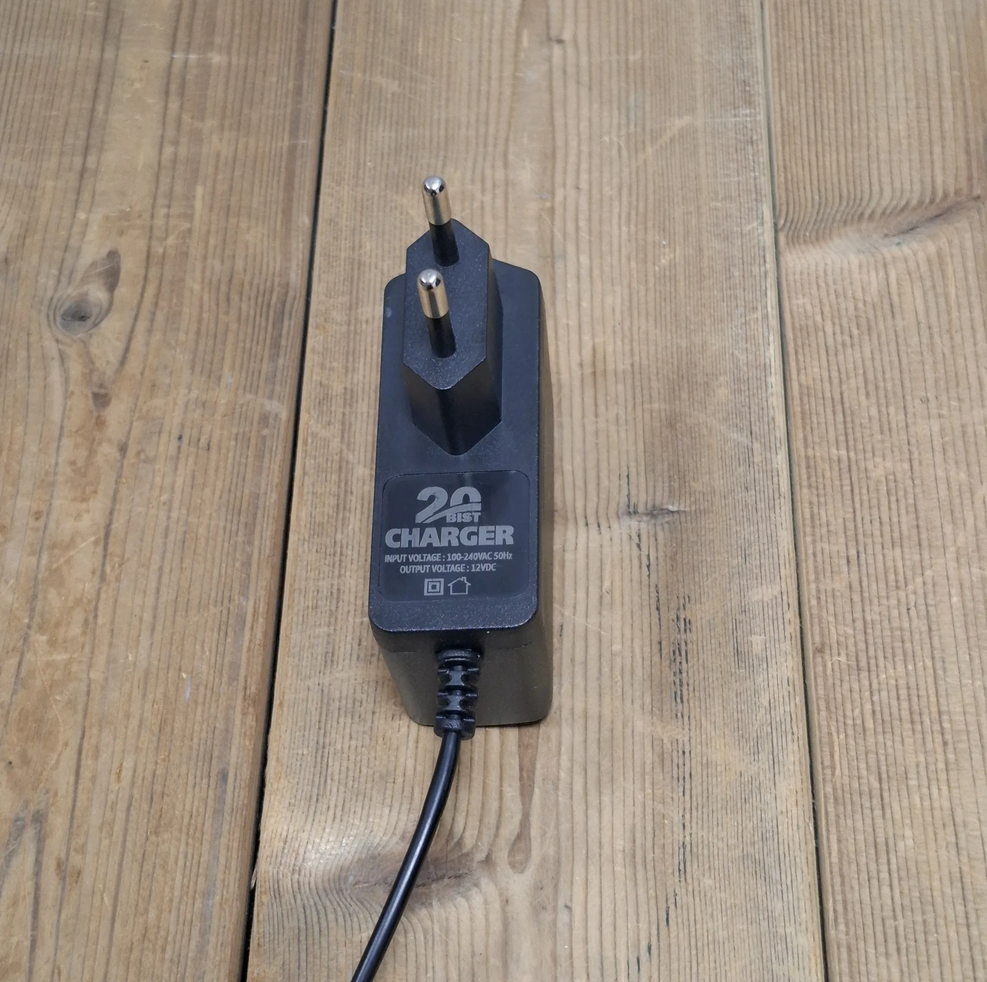 مجموعه شارژر و باتری دریل شارژی 12 ولت 1/5 آمپر بیست مدل Li_ion 12V مجموعه 2 عددی