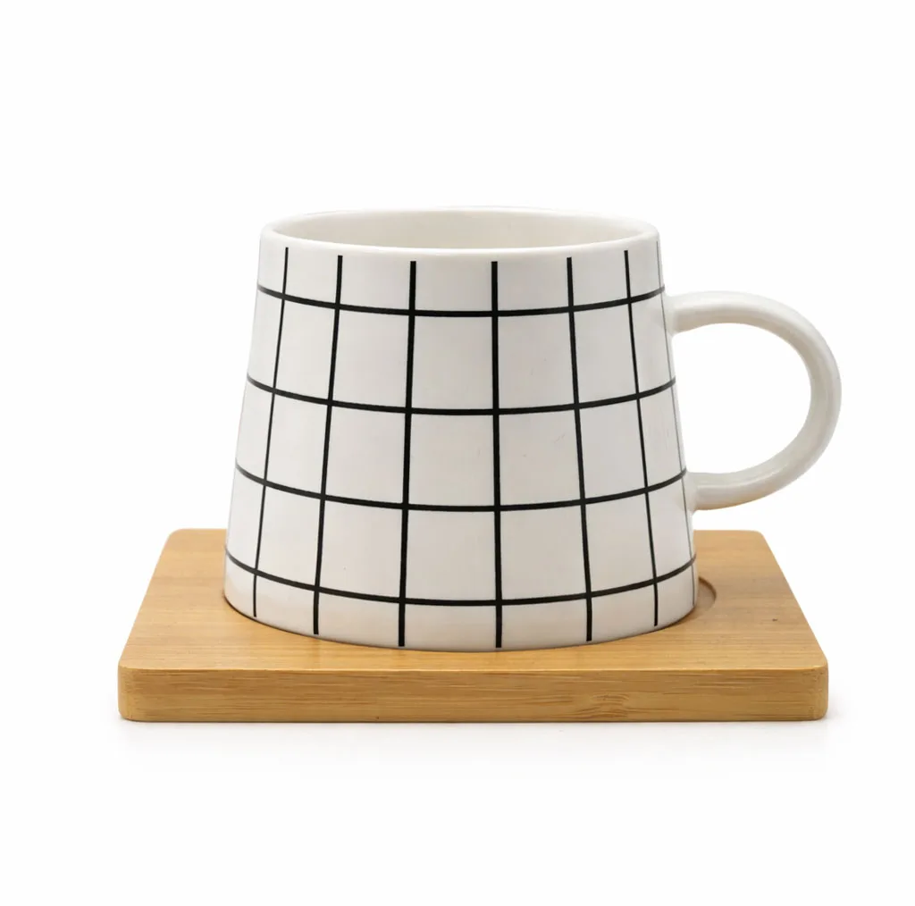 ماگ طرح چهارخانه کد KP-150 به همراه قاشق و در