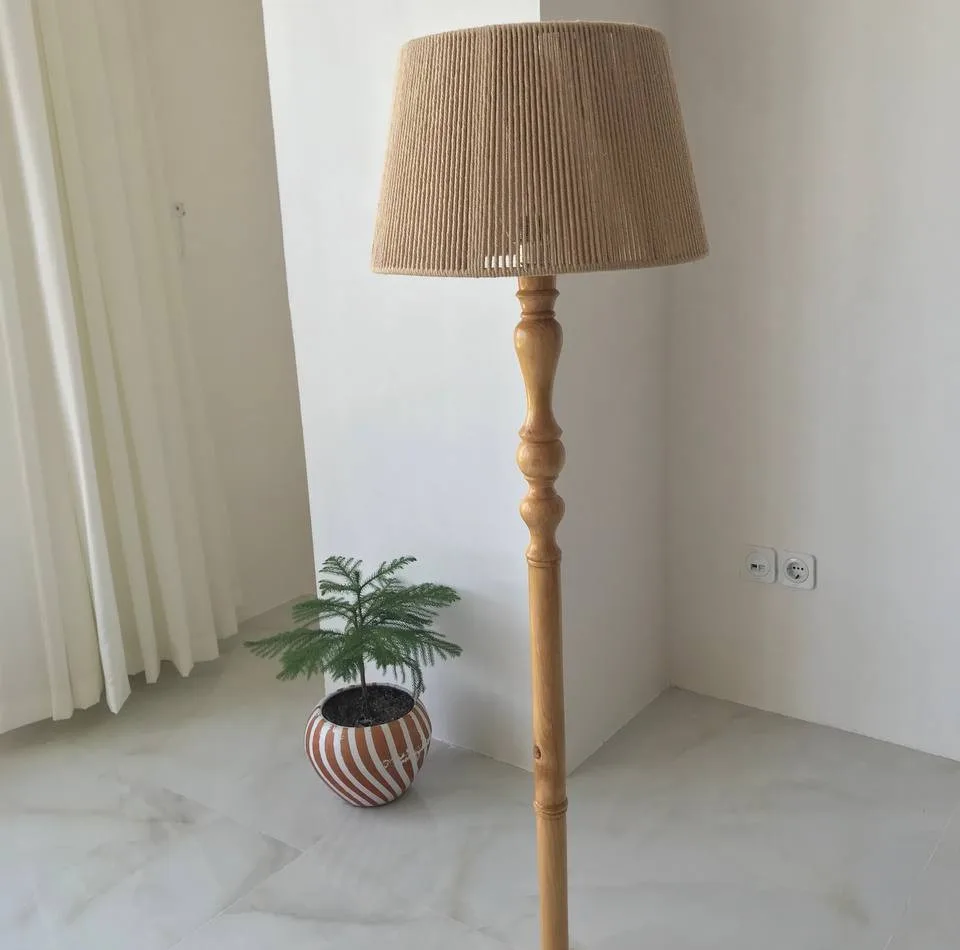 آباژور مدل ایستاده چوبی خراطی مکرومه کد AM-M