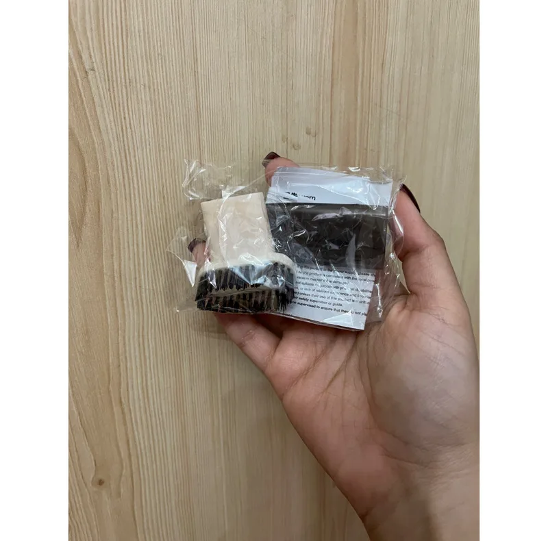 جارو شارژی دستی مدل M33 با باتری 500 میلی‌آمپر ساعت، شارژ از طریق پورت USB، توان موتور 3.5 وات، سری قابل تعویض و ظرفیت مناسب برای تمیز کردن سطوح کوچک و خودرو