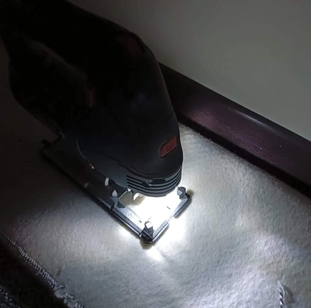 اره عمودبر باس مدل Laser