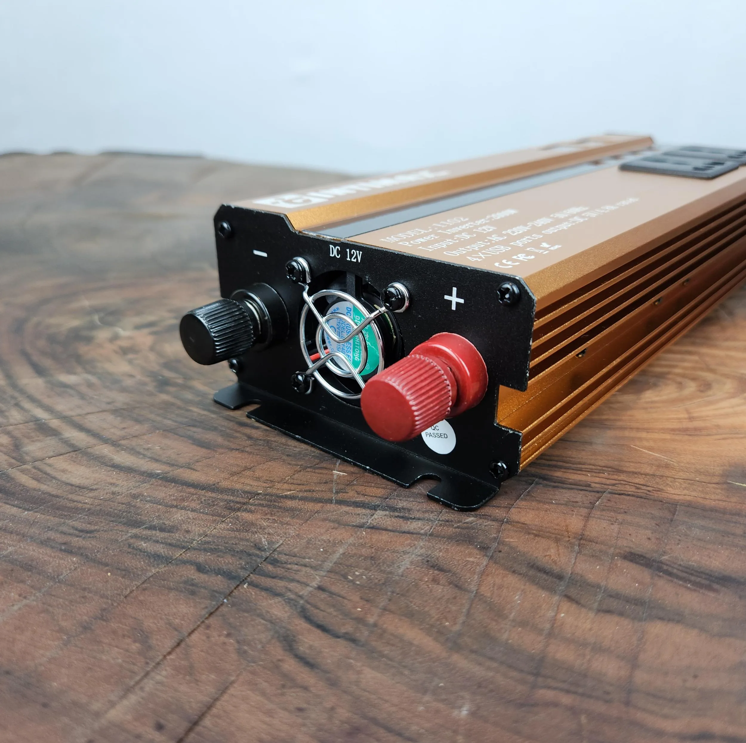 مبدل برق خودرو اینتیمکث کد 2000W
