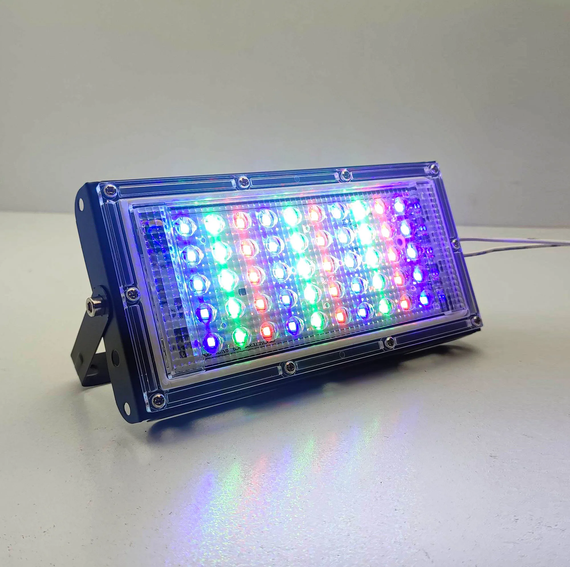پروژکتور 50 وات نوراک مدل RGB چند رنگ ریموات دار