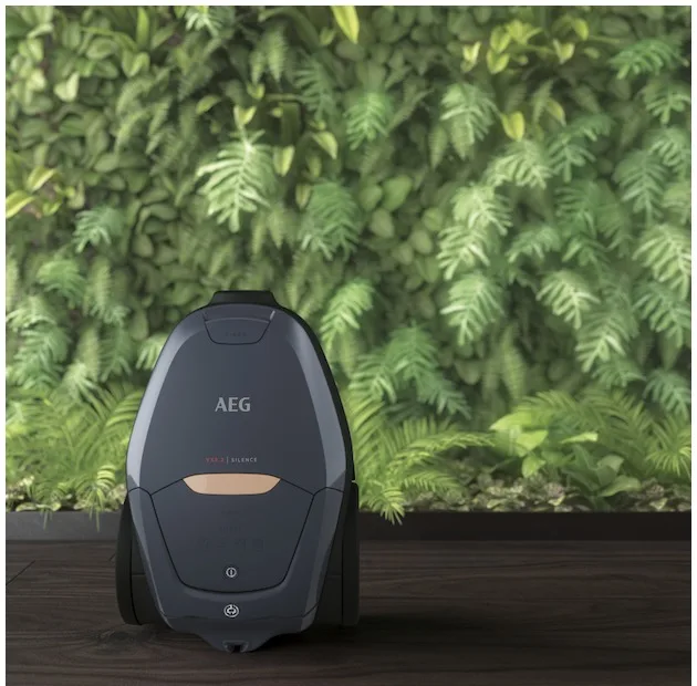 جاروبرقی 1800 وات آ ا گ مدل VX82-1-5DB