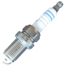شمع خودرو بوش مدل تک پلاتین کد FR7DC +8 پایه کوتاه بسته 4 عددی