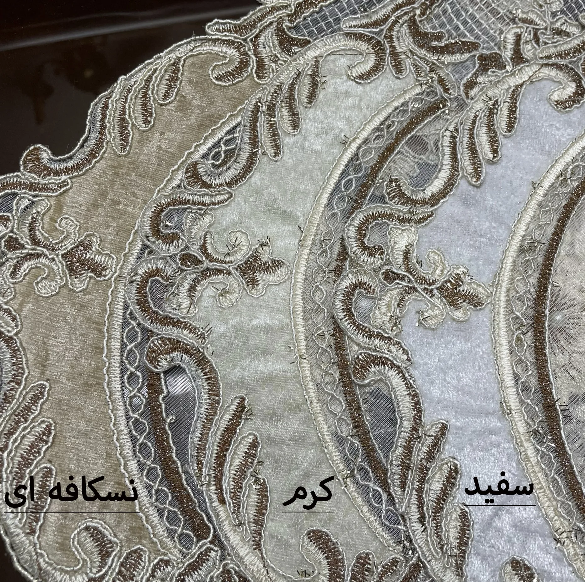 رومیزی و رانر 3 تکه طرح گل برجسته