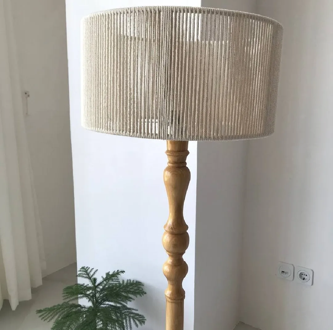 آباژور مدل ایستاده چوبی خراطی مکرومه کد AO-M