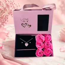 ست هدیه زنانه مدل قلب نگینی همراه باکس گل معطر و بگ همراه