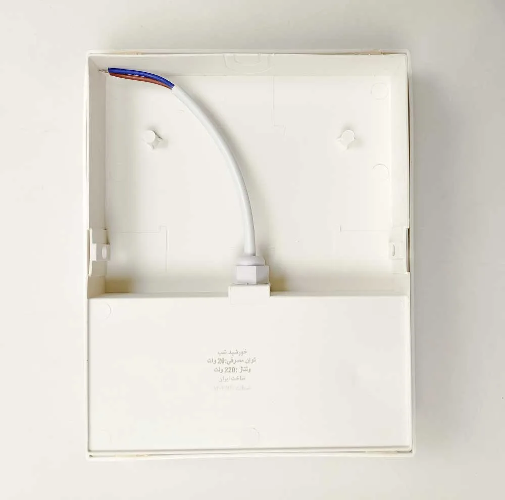 چراغ حیاطی مدل واتر پروف IP65 طرح روکار