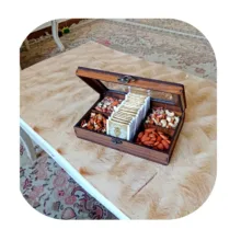 جعبه پذیرایی شکلات‌خوری مستطیل مدل نگاران کد 02 با جنس MDF و پلاستیک و درب شفاف، ابعاد 24.5x15.5x6 سانتی‌متر، غیرقابل شست‌وشو