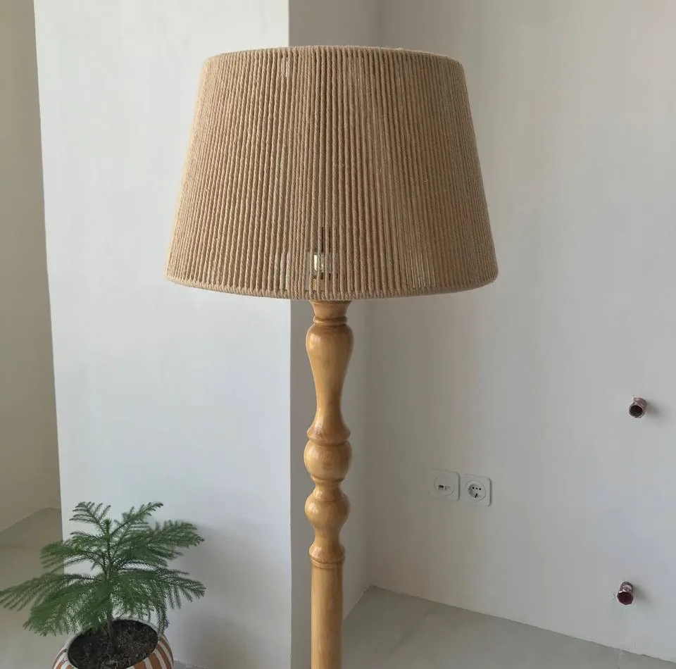 آباژور مدل ایستاده چوبی خراطی مکرومه کد AM-M