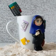 ماگ سرامیکی مدل دختر حسابدار کد 02019 به هماه قاشق