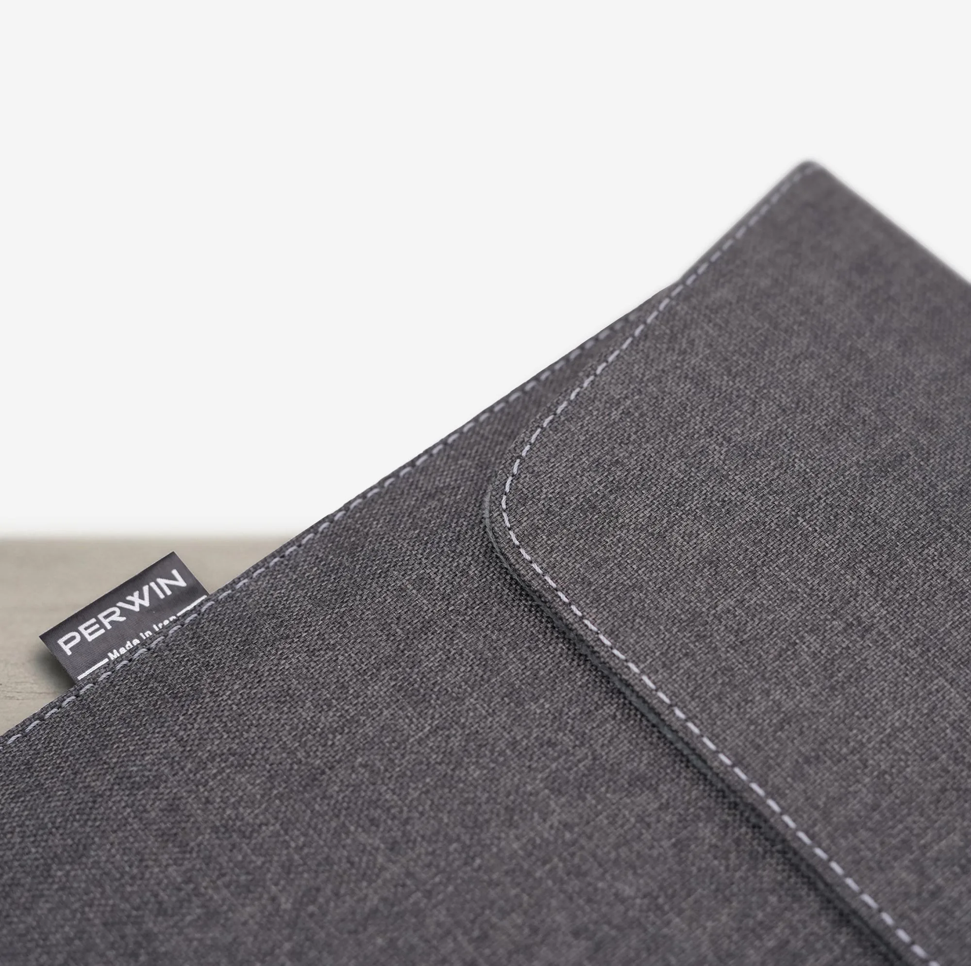 کاور لپ تاپ پِروین مدل LC-31 مناسب برای MacBook Neo سایز 13 اینچ به همراه کیف اکسسوری