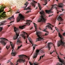 پتو مسافرتی 1 نفره مدل برگ های سوزنی سایز 160×220 سانتی‌متر