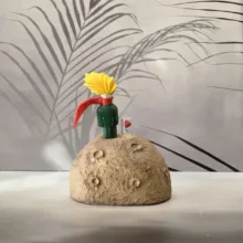 مجسمه چوبی مدل شازده کوچولو روی سیاره