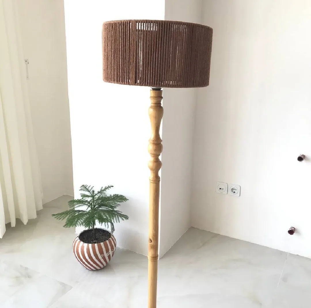آباژور مدل ایستاده چوبی خراطی مکرومه کد AO-M