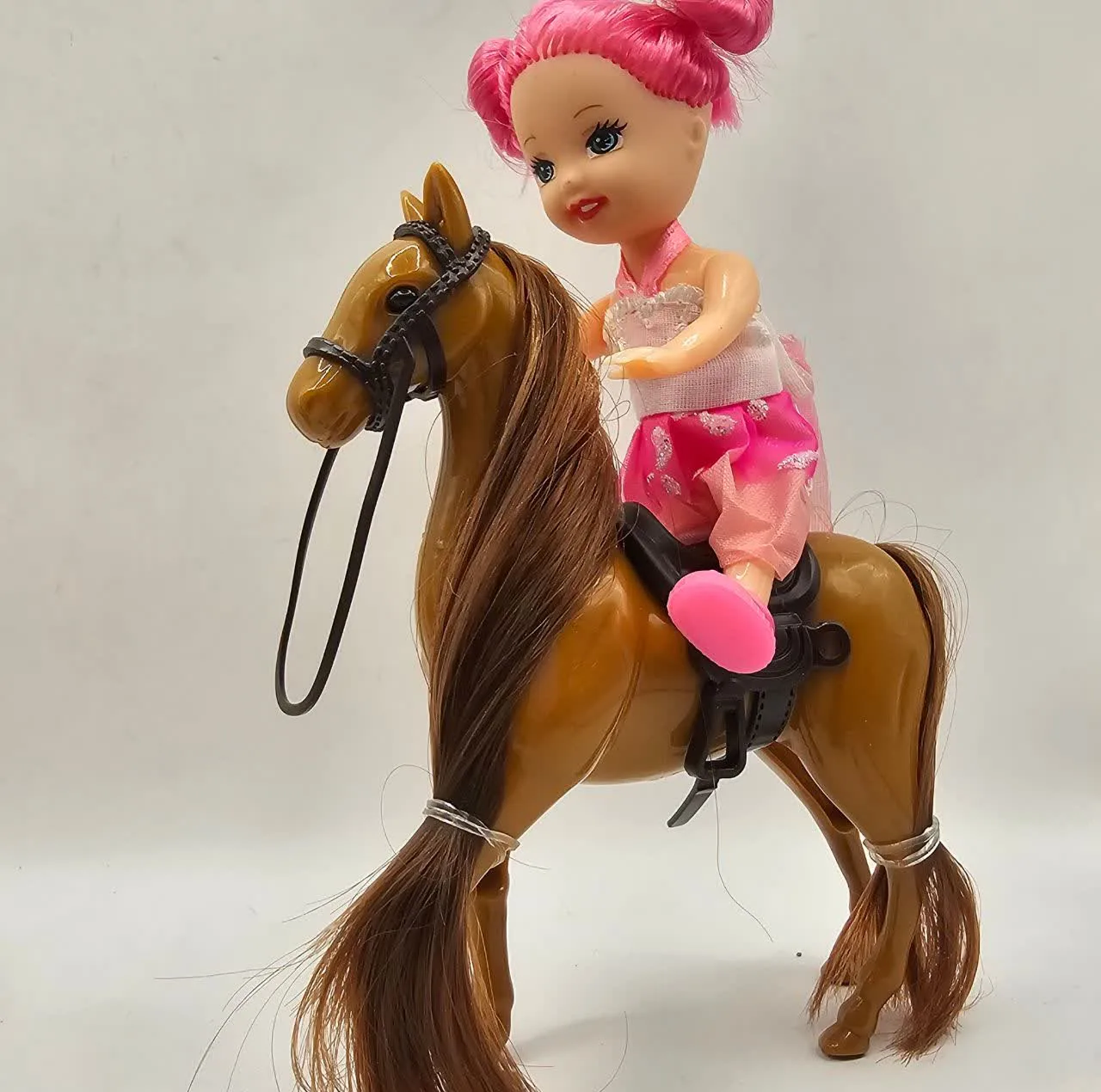 اسباب بازی ناب سل مدل دختر مفصلی بامزه به همراه اسب و لوازم پیک نیک کدCUTE AND FUN HORSE TOY NAAB001مجموعه 14 عددی