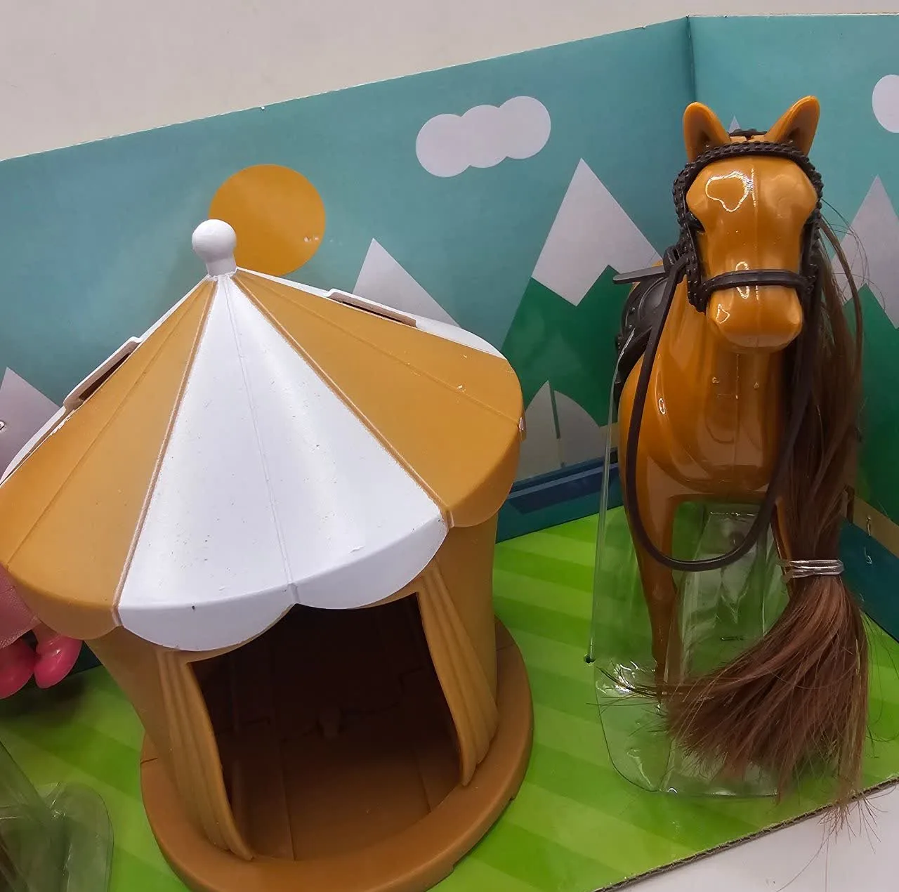 اسباب بازی ناب سل مدل دختر مفصلی بامزه به همراه اسب و لوازم پیک نیک کدCUTE AND FUN HORSE TOY NAAB001مجموعه 14 عددی