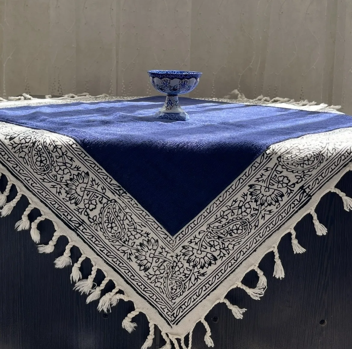 رومیزی مدل مخمل حاشیه ترنج سایز 60*60 سانتی متر