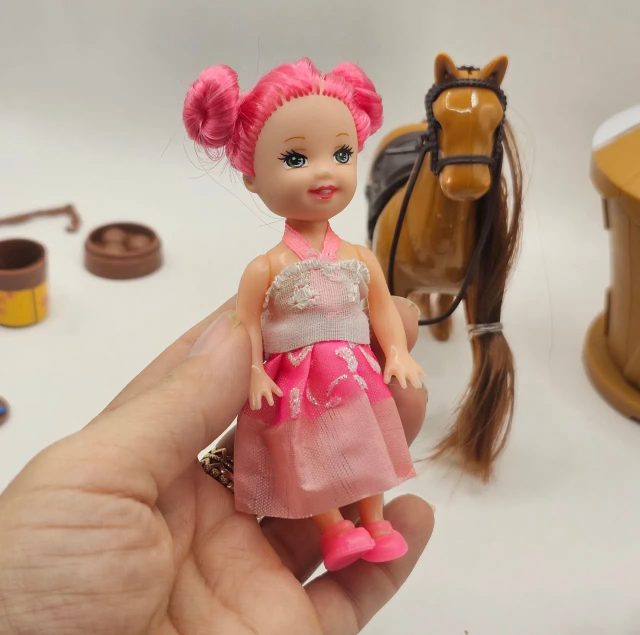 اسباب بازی ناب سل مدل دختر مفصلی بامزه به همراه اسب و لوازم پیک نیک کدCUTE AND FUN HORSE TOY NAAB001مجموعه 14 عددی