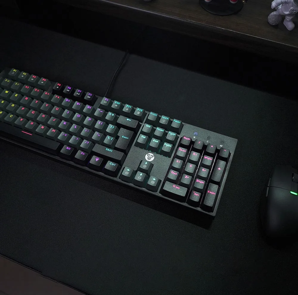 کیبورد گیمینگ فنتک مدل ATOM104 MK886V2Blueswitch