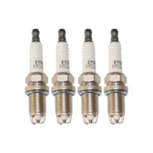 شمع خودرو اکیوم مدل جفت پلاتین پایه کوتاه کد RFC42LZ2E A5 بسته 4 عددی