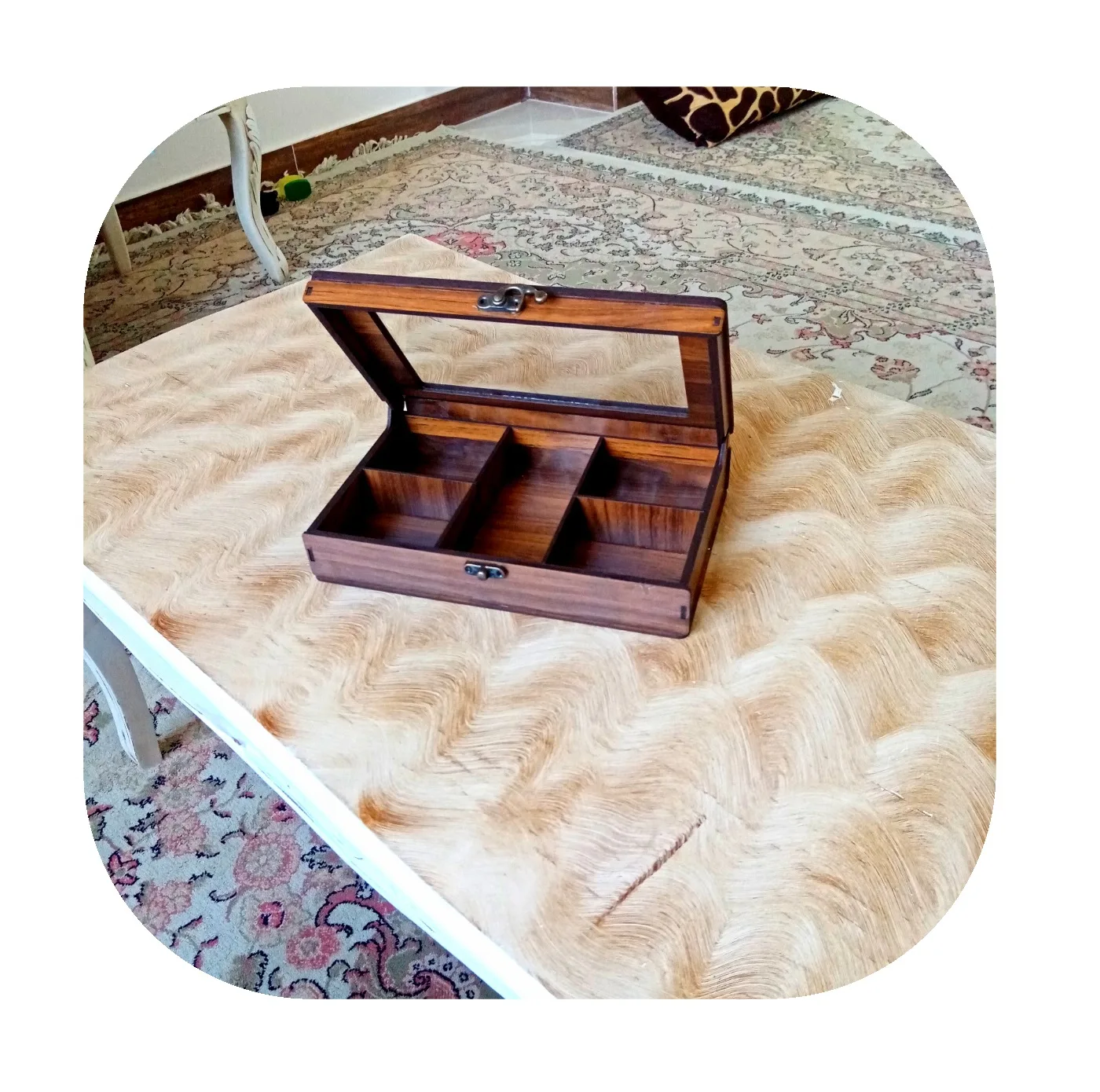 جعبه پذیرایی شکلاتخوری مستطیل مدل نگاران کد 02 با جنس MDF و پلاستیک و درب شفاف، ابعاد 24.5x15.5x6 سانتیمتر، غیرقابل شستوشو