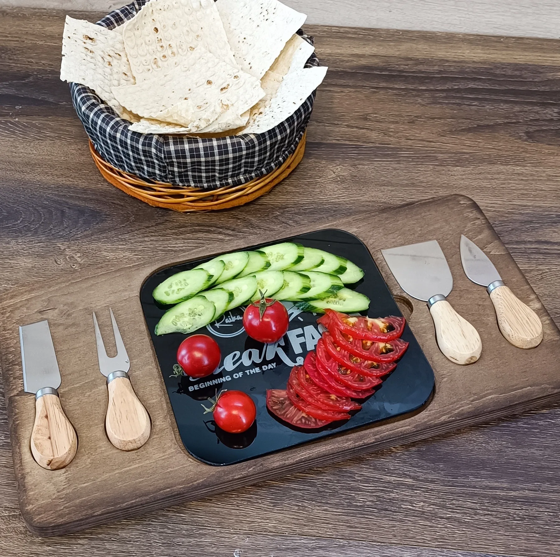 تخته سرو صبحانه خوری رایکا کد 001 به همراه کارد صبحانه خوری