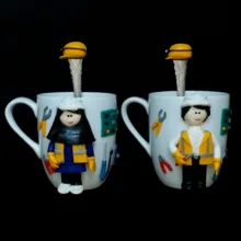 ماگ سرامیکی مدل مهندس برق کد L802 به همراه قاشق مجموعه 4 عددی