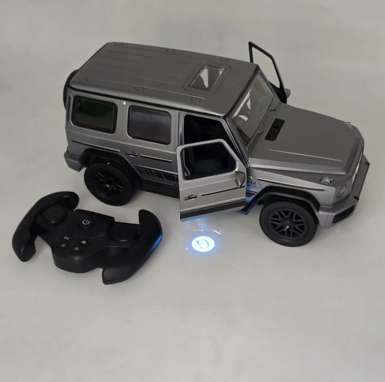 ماشین کنترلی سواری طرح بنز مدل G-Class Gesture Sensing با باتری شارژی، چرخهای لاستیکی و درهای بازشو از بغل