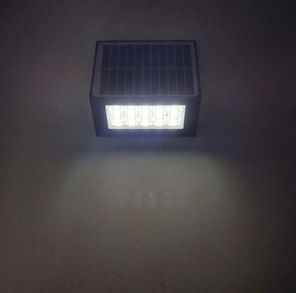 چراغ حیاطی خورشیدی مدل سولار IP65 کد YQ-W620